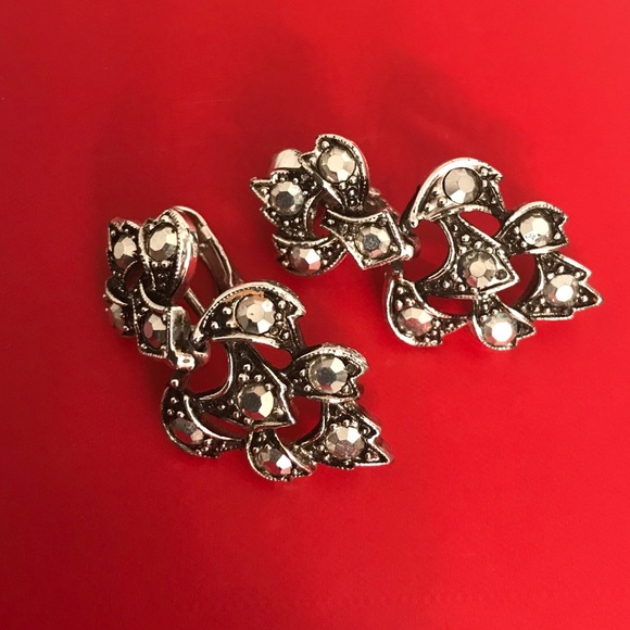 Vintage 1950’s Emmons Clip On Earrings - Picture 4 of 10